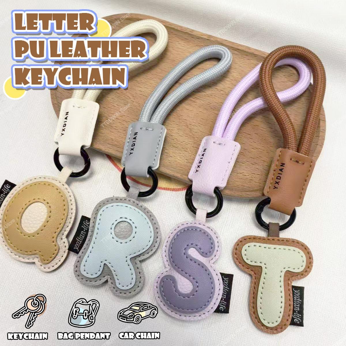 Monogram Keychain Leather - سلسلة مفاتيح من الجلد الصناعي بتصميم