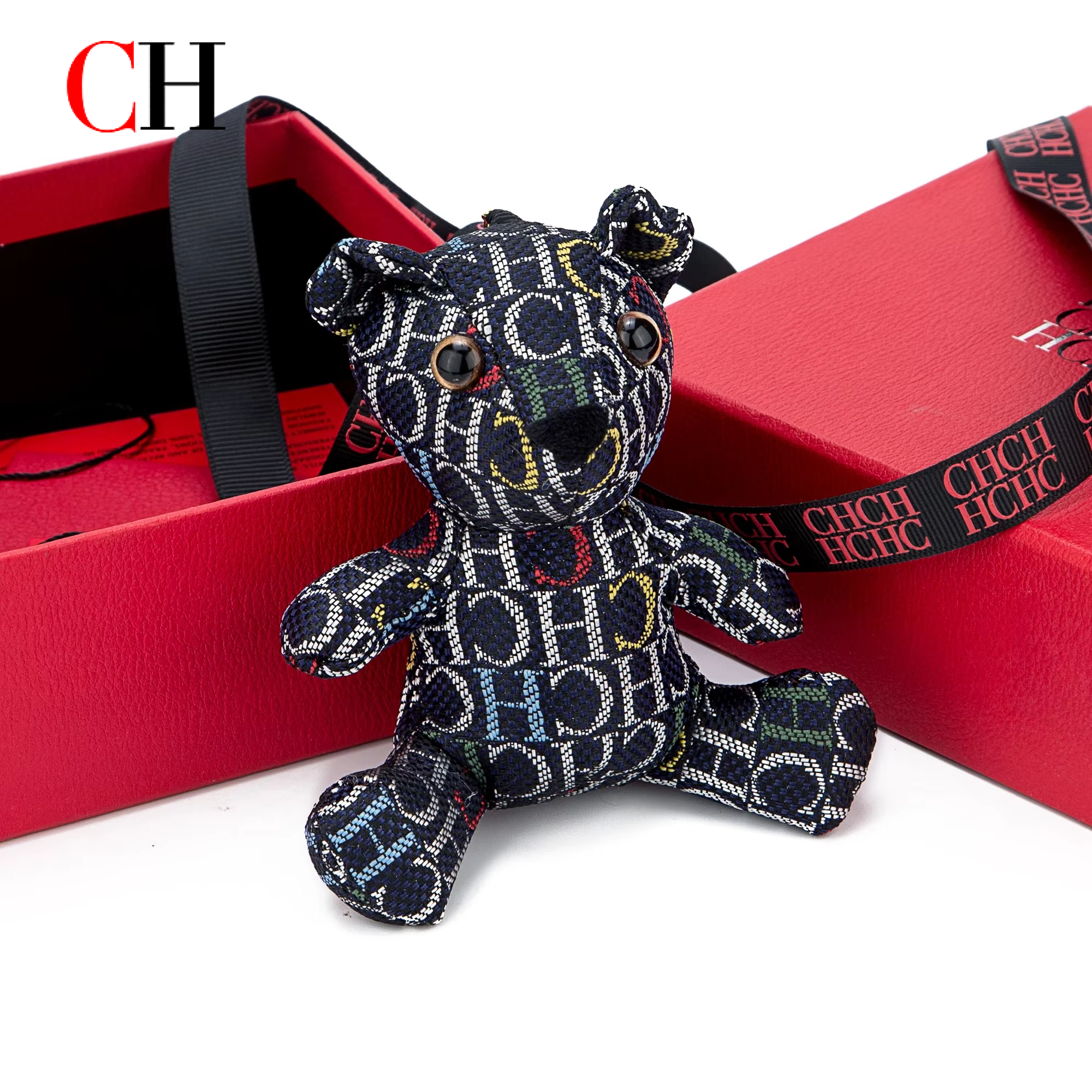 سلسلة مفاتيح على شكل دب من CH  - مراجعة Monogram Keychain Leather وسعره