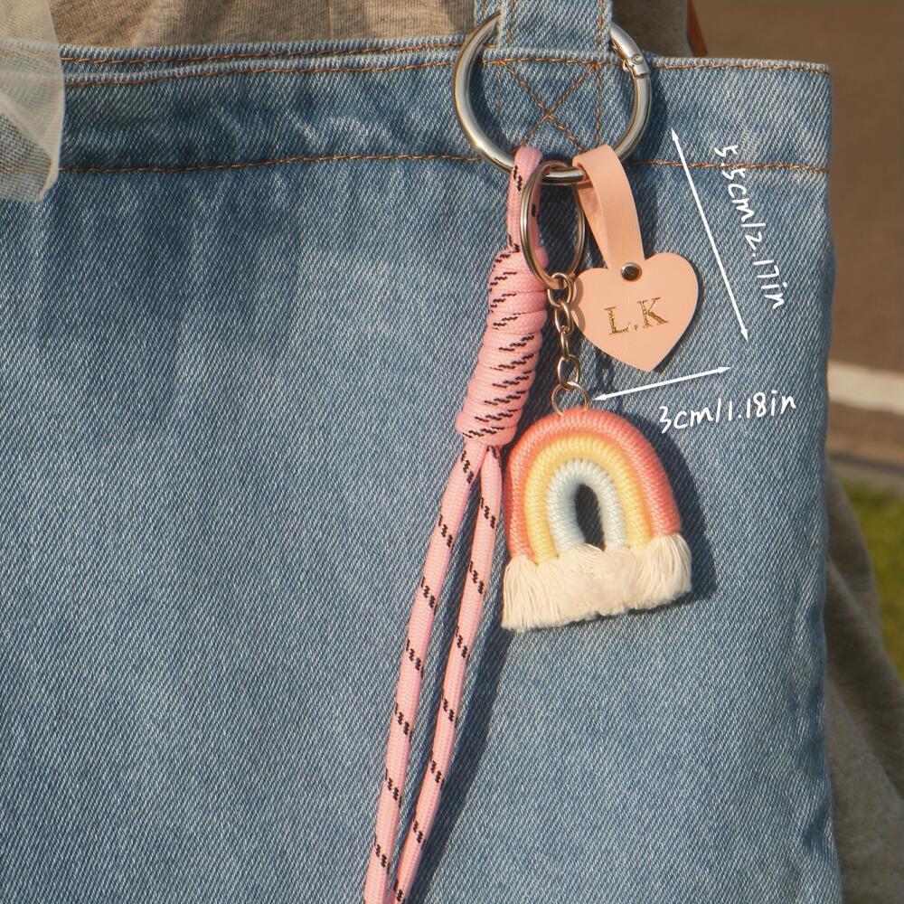 ميدالية مفاتيح ماكرامي مخصصة ب - مراجعة Monogram Keychain Leather وسعره