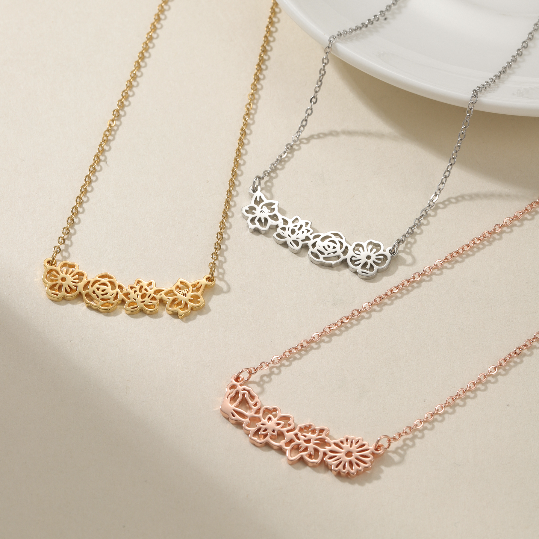 قلادة مخصصة بزهرة الميلاد، سوا - مراجعة Birth Flower Necklace وسعره