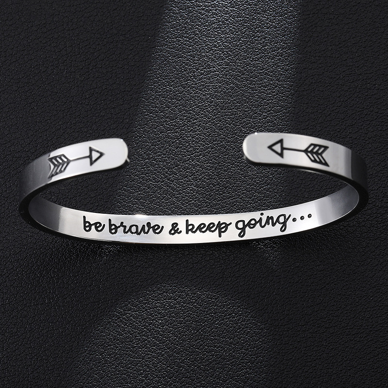 أساور معصم مخصصة منقوشة بالاسم - مراجعة Coordinates Bracelet وسعره