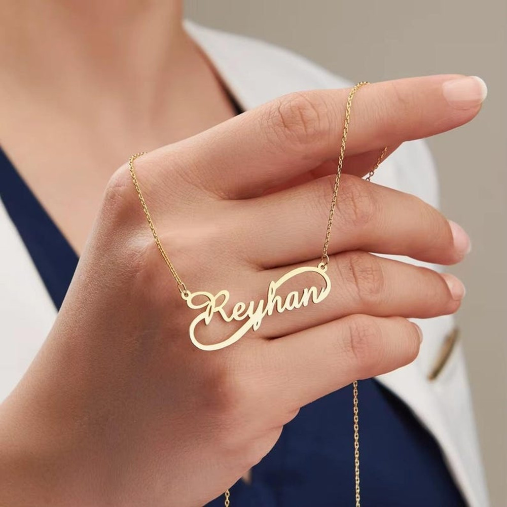 قلادة اسم مخصصة بتصميم لانهائي - مراجعة Birth Flower Necklace وسعره